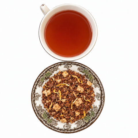 Banana Nut Tea dry tea and prepared tea on a white background
