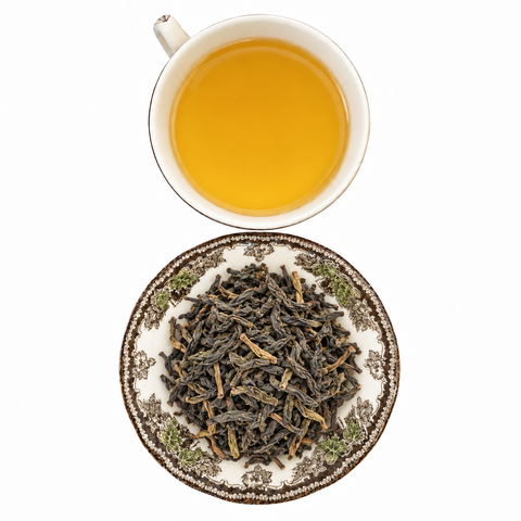 Dan Cong Ya Shi Duck Shit loose-leaf tea with brewed tea on a white background
