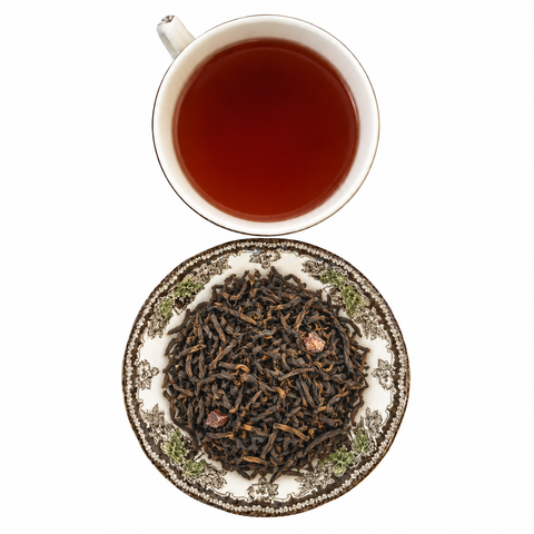 Pu-Erh Hazelberry loose-leaf tea with brewed tea on a white background